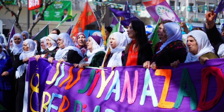 Komploya karşı ‘Jin Jiyan Azadî’ direnişi