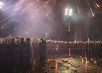 İsyan Sessizce Gününü Bekler