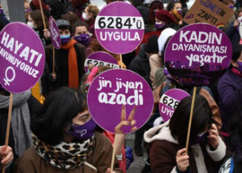 Sarsılan Erkek Egemen Sistem