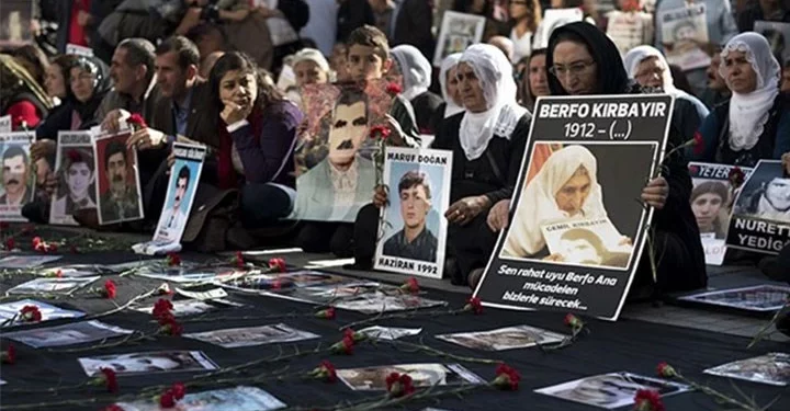 Kadın, Yas, Direniş