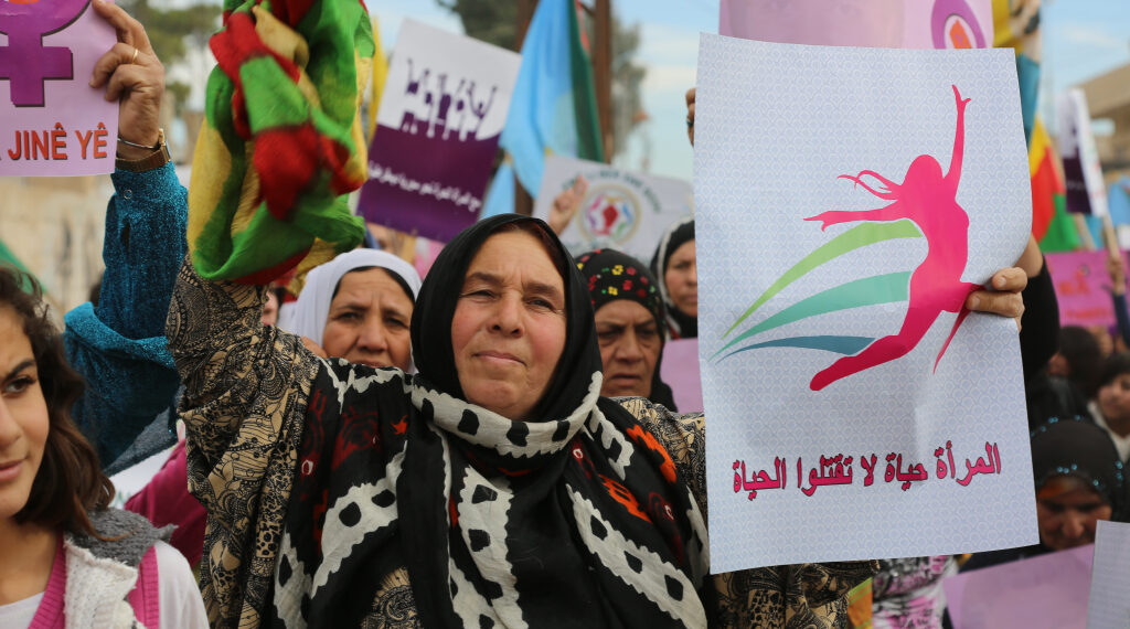 Camdan Bir Sahne: Hollywood Feminizmine Karşı Rojava Kadın Devrimi