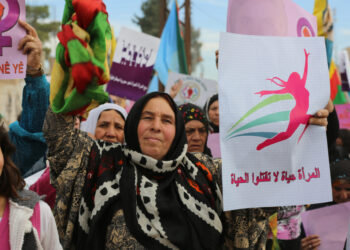 Camdan Bir Sahne: Hollywood Feminizmine Karşı Rojava Kadın Devrimi