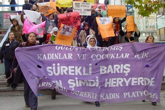 Çatlaklardan Sızan Işık