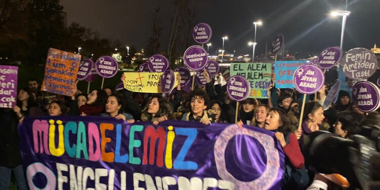 Şiddetsiz ve Özgür Yaşamın İzinde: 25 Kasım’da Yükselen Kadın Sesi
