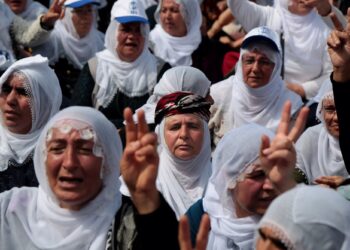 Beyaz Annelerin Başındaki Tülbentle Bütünleşirse…