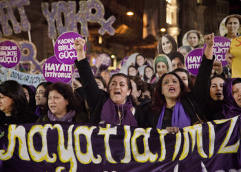 Dijital Çağın İkili Yüzü: Kadın Haklarında Fırsatlar ve Tehlikeler