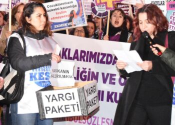 Kadınlar İçin İşlemeyen Hukuk, Toplumu Hiçleştirir