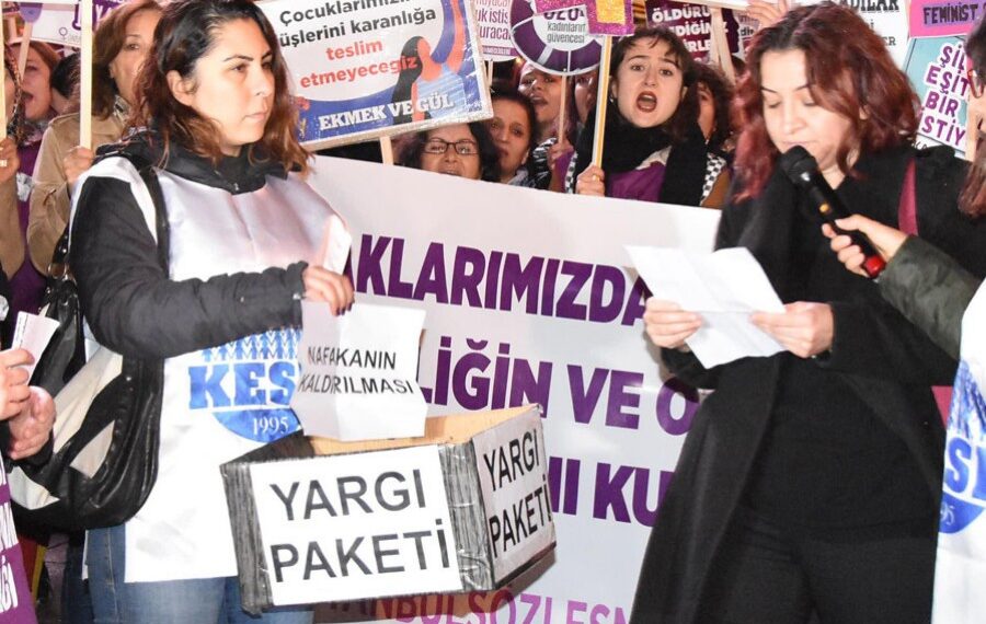 Kadınlar İçin İşlemeyen Hukuk, Toplumu Hiçleştirir