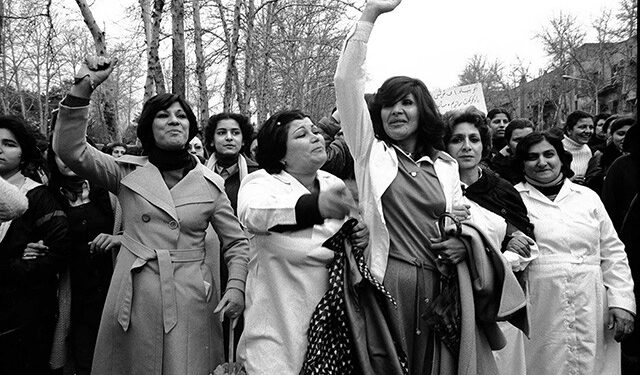 Yönetimler, yöneticiler değişti, İran’da kadın direnişi kaldı