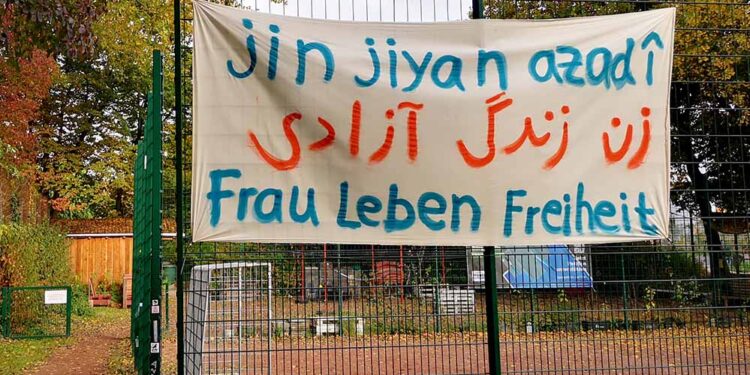 İran için Devrimci Feminist Tutum: Otoriterliğe, Emperyalizme, Siyonizme ve SAVAŞA HAYIR!*