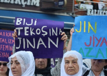 Direnişi Örerek Şafağı Karşılamak