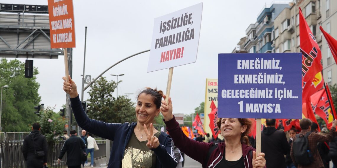 Aynı Günün İçinde Sıkışmak: Kadın Emeği, Kriz ve Bitmeyen Mücadele