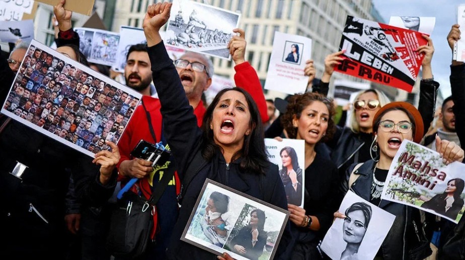 Mezheplerin Gölgesinde Kadın Mücadelesi: İnanç, İktidar ve Kimlik