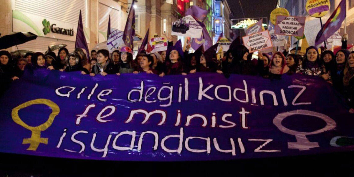 Aile mi, Kadın mı?