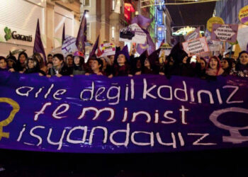 Aile mi, Kadın mı?