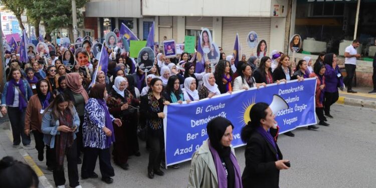 Özgürlüğün İnşa Ettiği, Kültür Endüstrisinin Pazarladığı