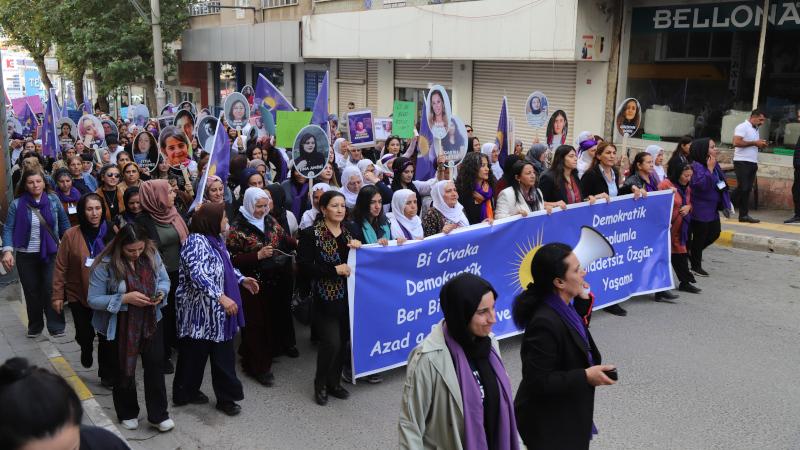 Özgürlüğün İnşa Ettiği, Kültür Endüstrisinin Pazarladığı