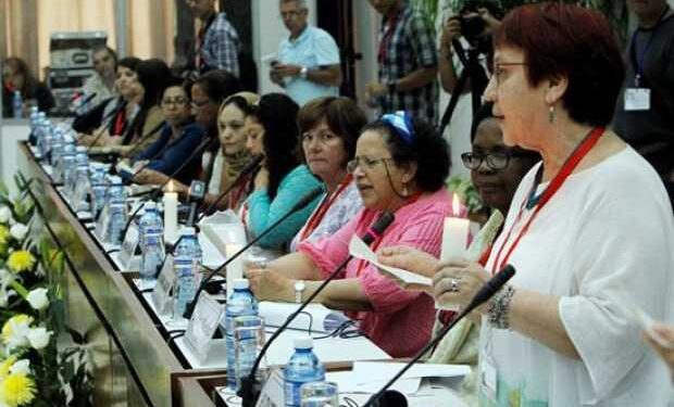 Kolombiya hükûmeti–FARC barış müzakerelerinde eski kadın savaşçıların barış deneyimlerini paylaştığı toplantı