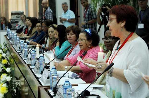 Kolombiya hükûmeti–FARC barış müzakerelerinde eski kadın savaşçıların barış deneyimlerini paylaştığı toplantı