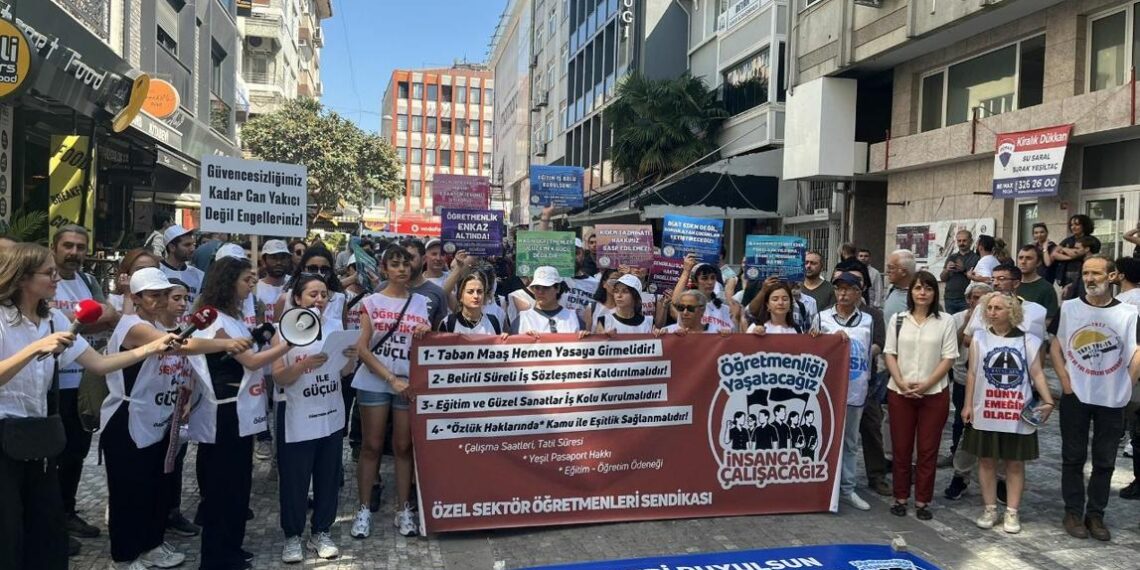 Eğitim Emekçileri Geleceği ve Haklarını Savunuyor
