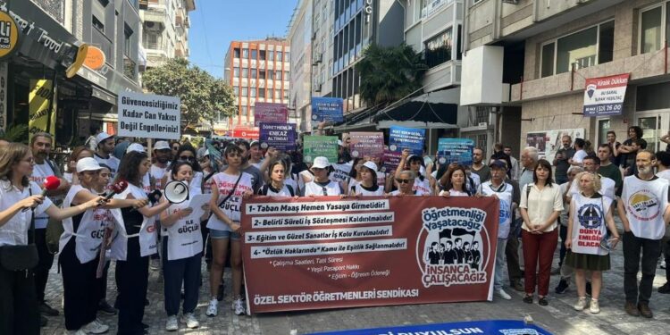 Eğitim Emekçileri Geleceği ve Haklarını Savunuyor