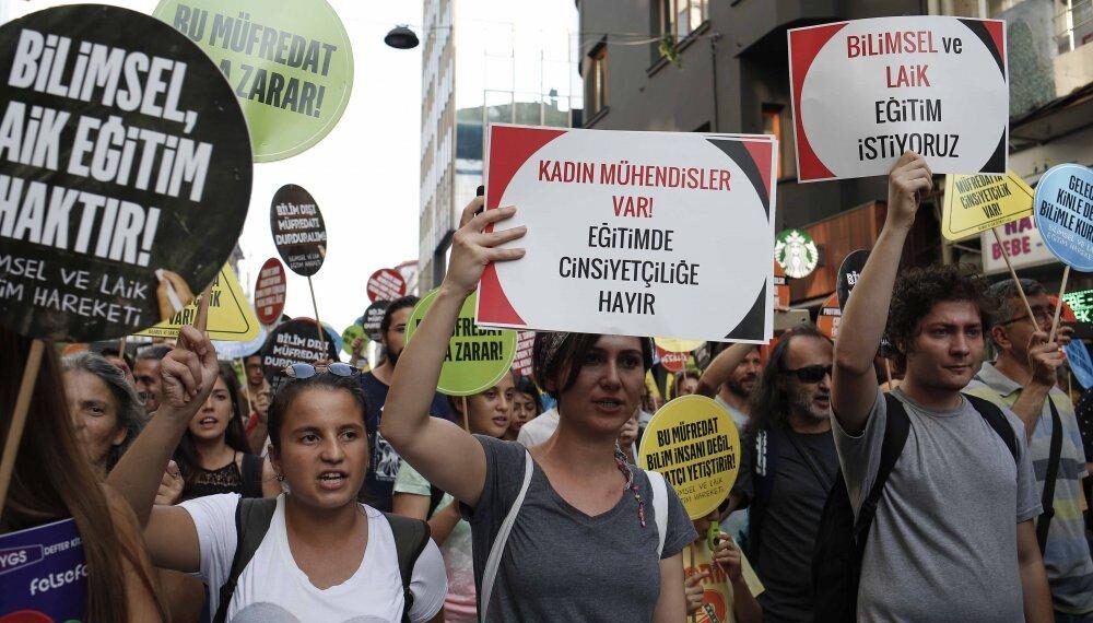 İmam Hatipler, Müfredat ve Milliyetçi-Dinci Eğitim: “Makul Öğrenci”den “Makul Kadın”a