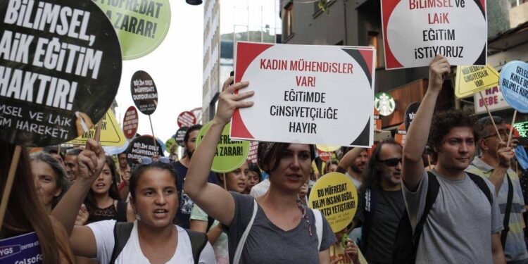 İmam Hatipler, Müfredat ve Milliyetçi-Dinci Eğitim: “Makul Öğrenci”den “Makul Kadın”a