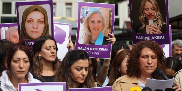 Bir Meydan Kime Seslenir?