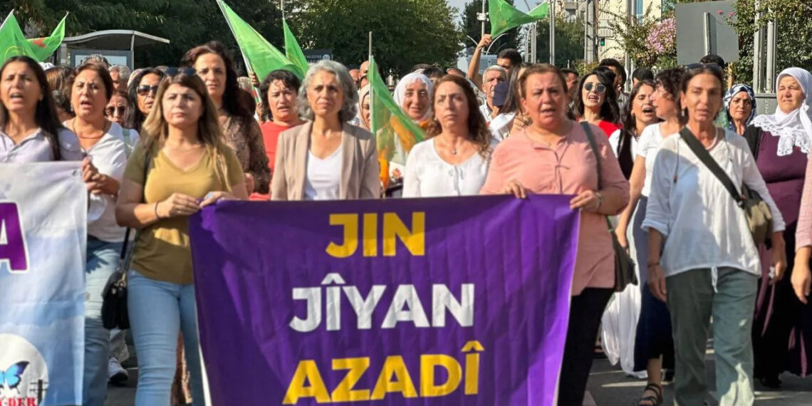 Kürt Kadın Mücadelesi Barışı Beklemiyor, İnşa Ediyor