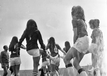 Cezayir’de Savaş, Kadınlar ve Futbol