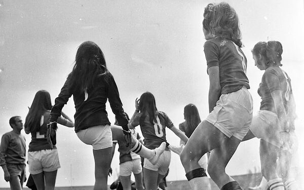 Cezayir’de Savaş, Kadınlar ve Futbol